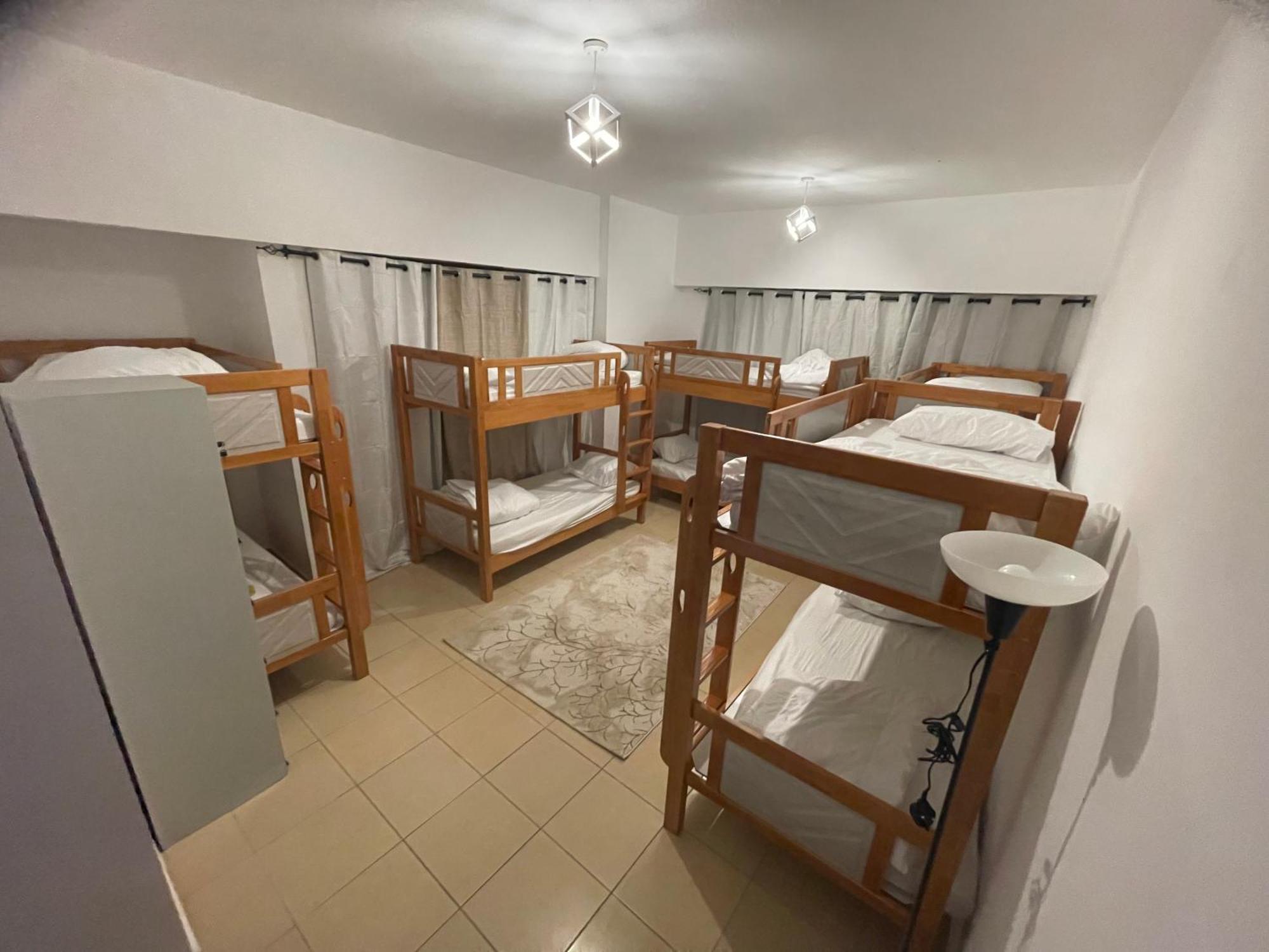 Seaview Beach Hostel Jbr - Walk To Beach - Gym - Pool - Metro Station Dubai Exterior foto